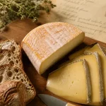 Taleggio équivalent français : Reblochon, Saint-Nectaire, Livarot, plan de fromages
